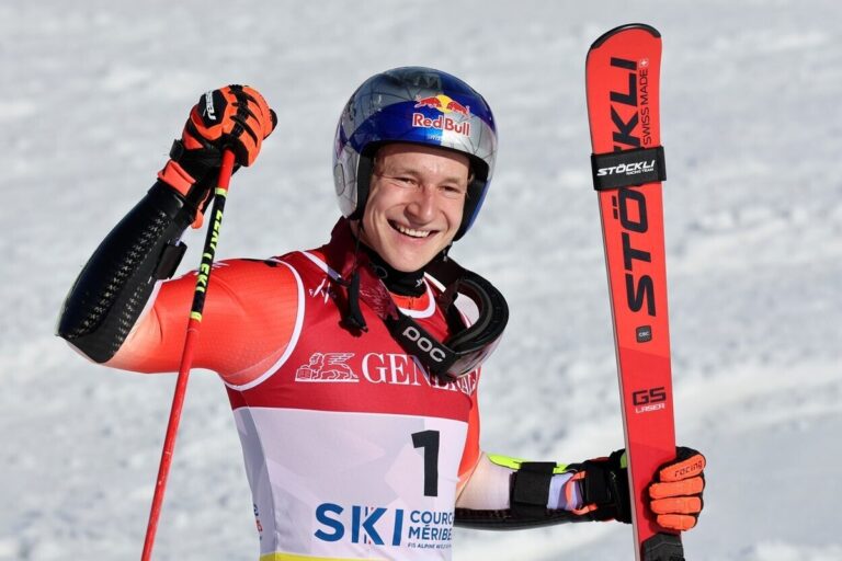 Marco Odermatt remporte le slalom géant et sa deuxième médaille d’or aux Championnats du monde