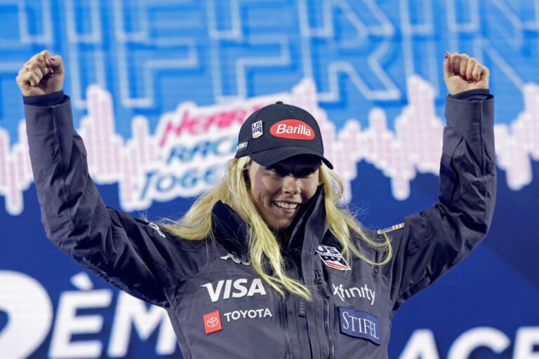 Shiffrin remporte le slalom géant d’Are et égale le record de la Coupe du monde