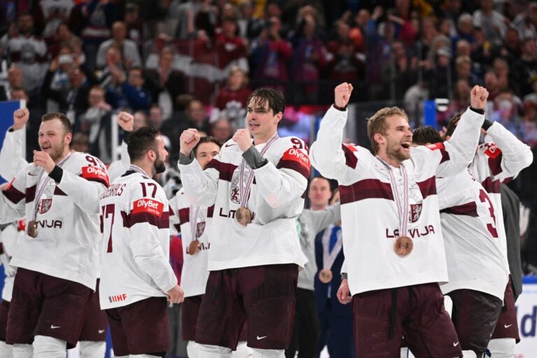 Championnats du monde IIHF : la Lettonie bat les États-Unis et remporte sa toute première médaille avant la finale