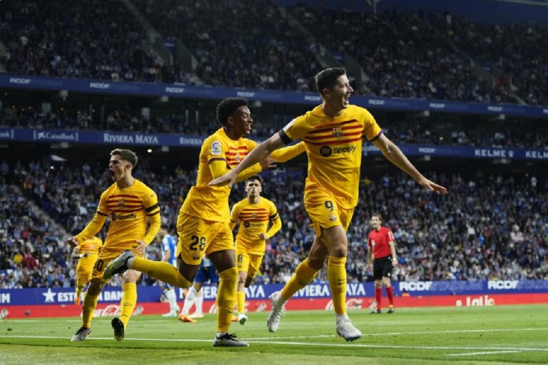 Le brillant Barcelone remporte le titre de LaLiga après avoir battu quatre rivaux interurbains, l’Espanyol