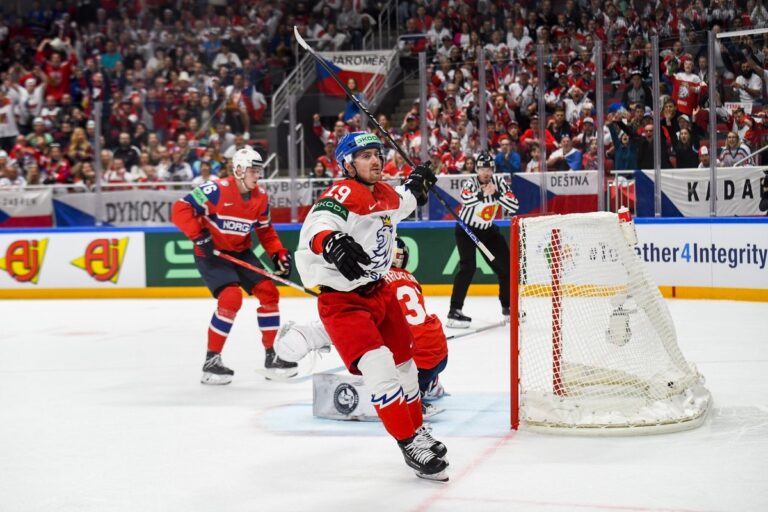 Tour d’horizon des Championnats du monde de l’IIHF : premières victoires pour les chefs de groupe de la République tchèque et des États-Unis