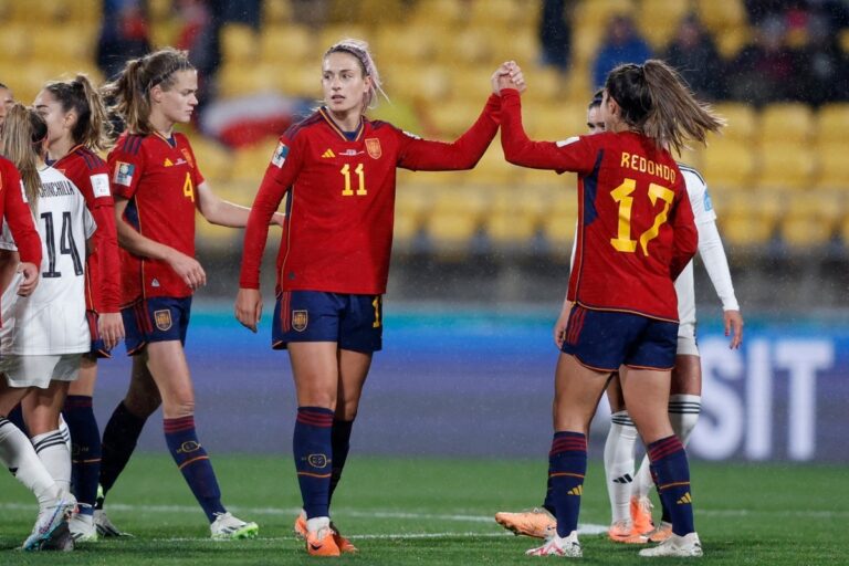 La déroute de la première mi-temps voit l’Espagne dépasser le Costa Rica pour prendre un départ parfait en Coupe du monde