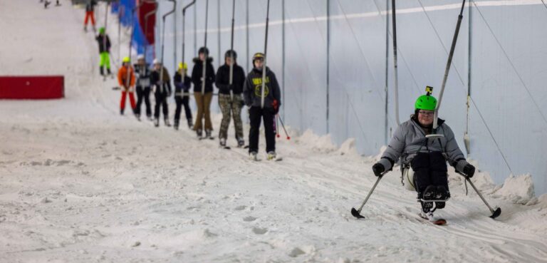 Les skieurs assis visent un record du monde