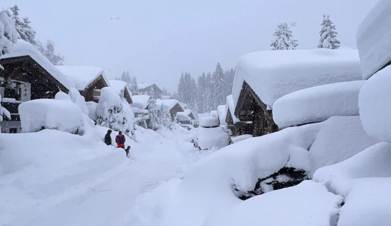 D’énormes chutes de neige dans les Alpes