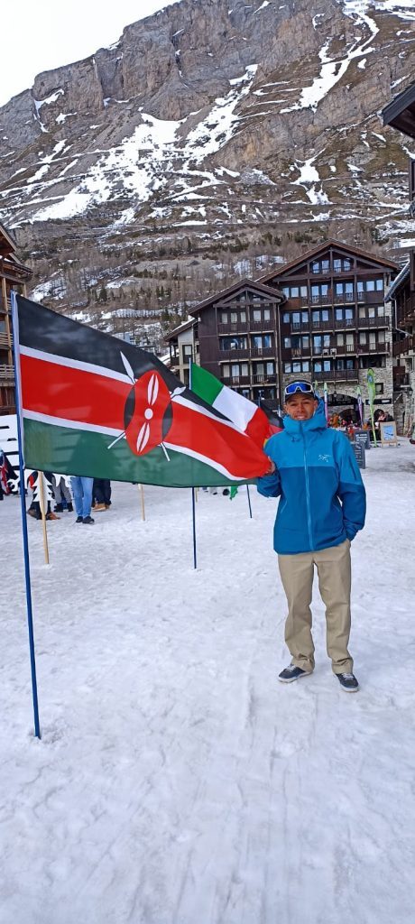 Un jeune skieur kényan en route pour les Jeux Olympiques de la Jeunesse d'hiver