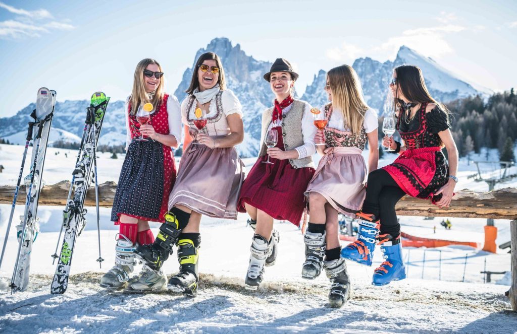 Journée de ski Dirndl dans les Dolomites