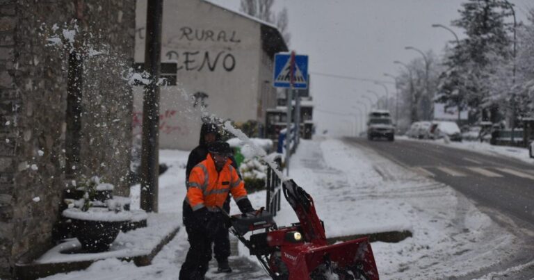 La tempête Monica laisse de fortes chutes de neige dans les Pyrénées avec des chaînes sur 15 routes