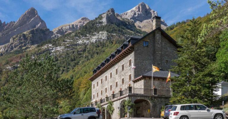 Le spectaculaire parador d’Aragon dans l’une des plus belles vallées des Pyrénées