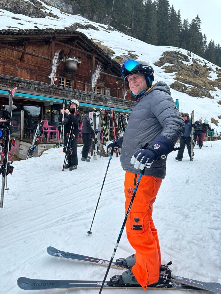Mike Tindall invite les participants à son défi caritatif de ski