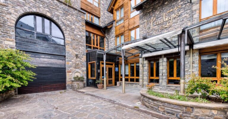 Un hôtel de luxe à vendre pour 2,6 millions d’euros au coeur des Pyrénées