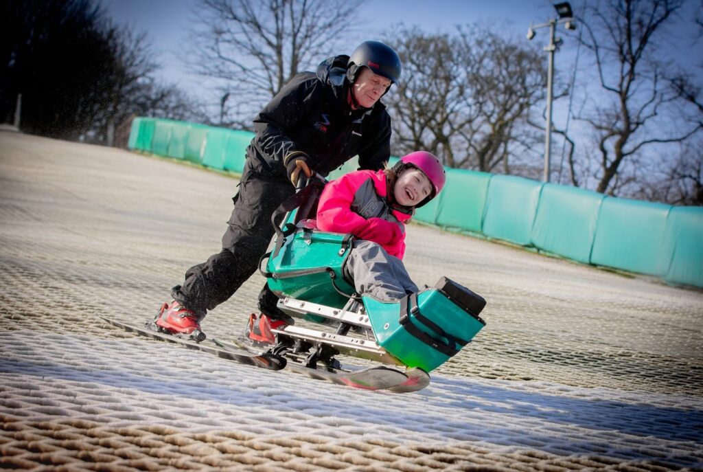 Une entreprise de vacances au ski multiplie par « presque décuple » son financement pour les sports de neige pour personnes handicapées