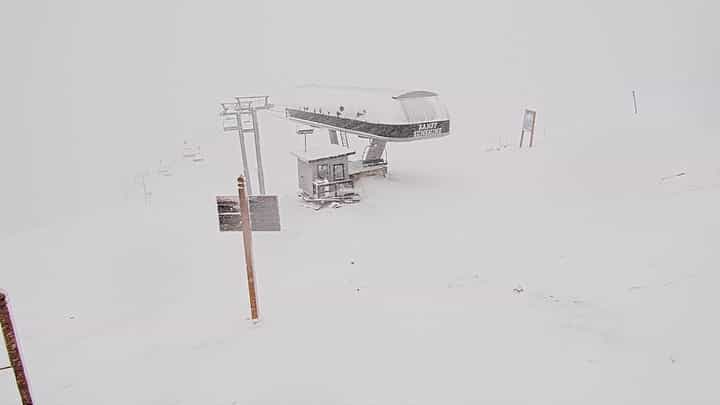 Rare neige d'été pour Banff Sunshine Village. | Photo: Banff Sunshine Village 