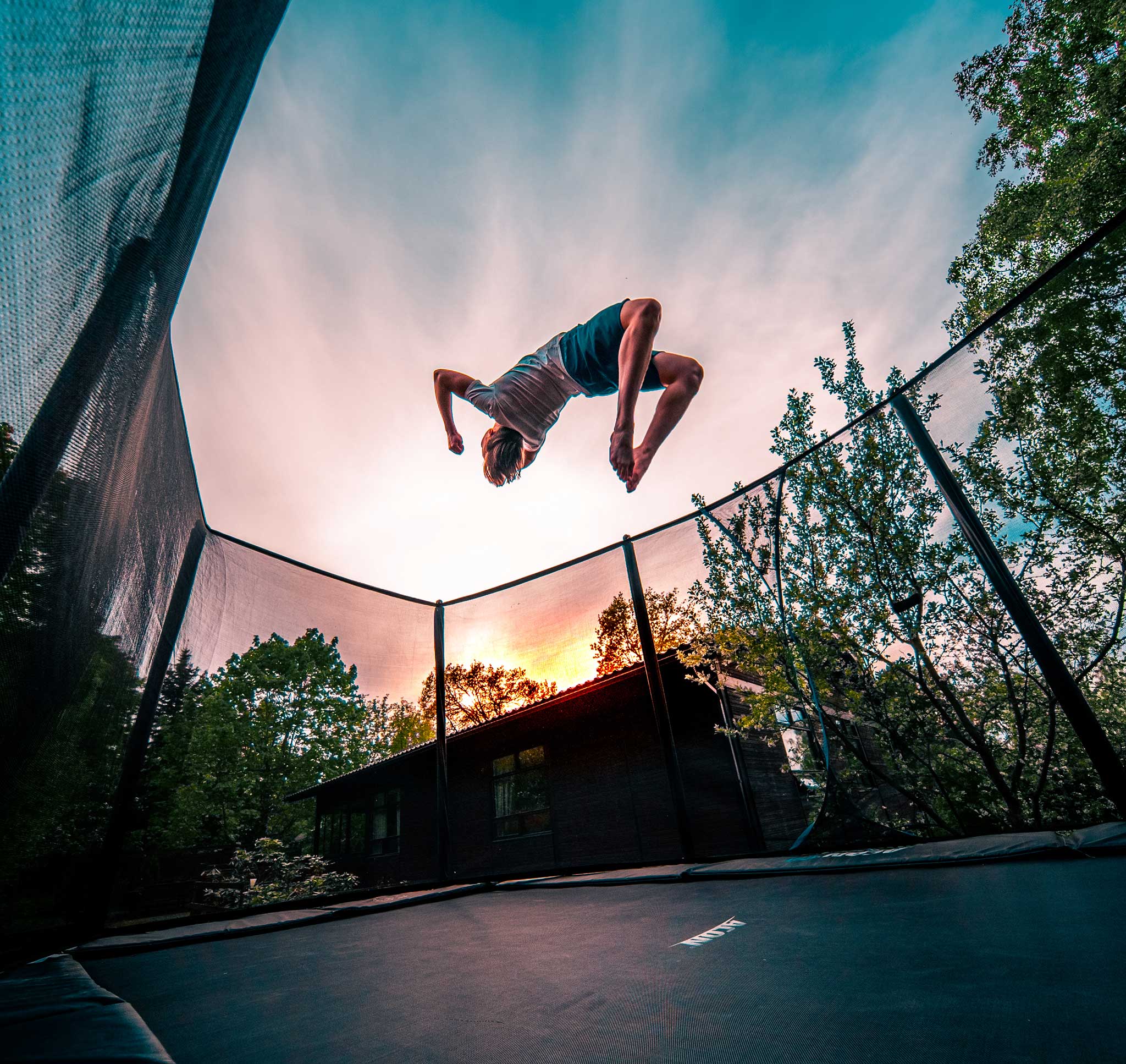 Comment faire un backflip sur un trampoline - Conseils pour les débutants - Acon UE