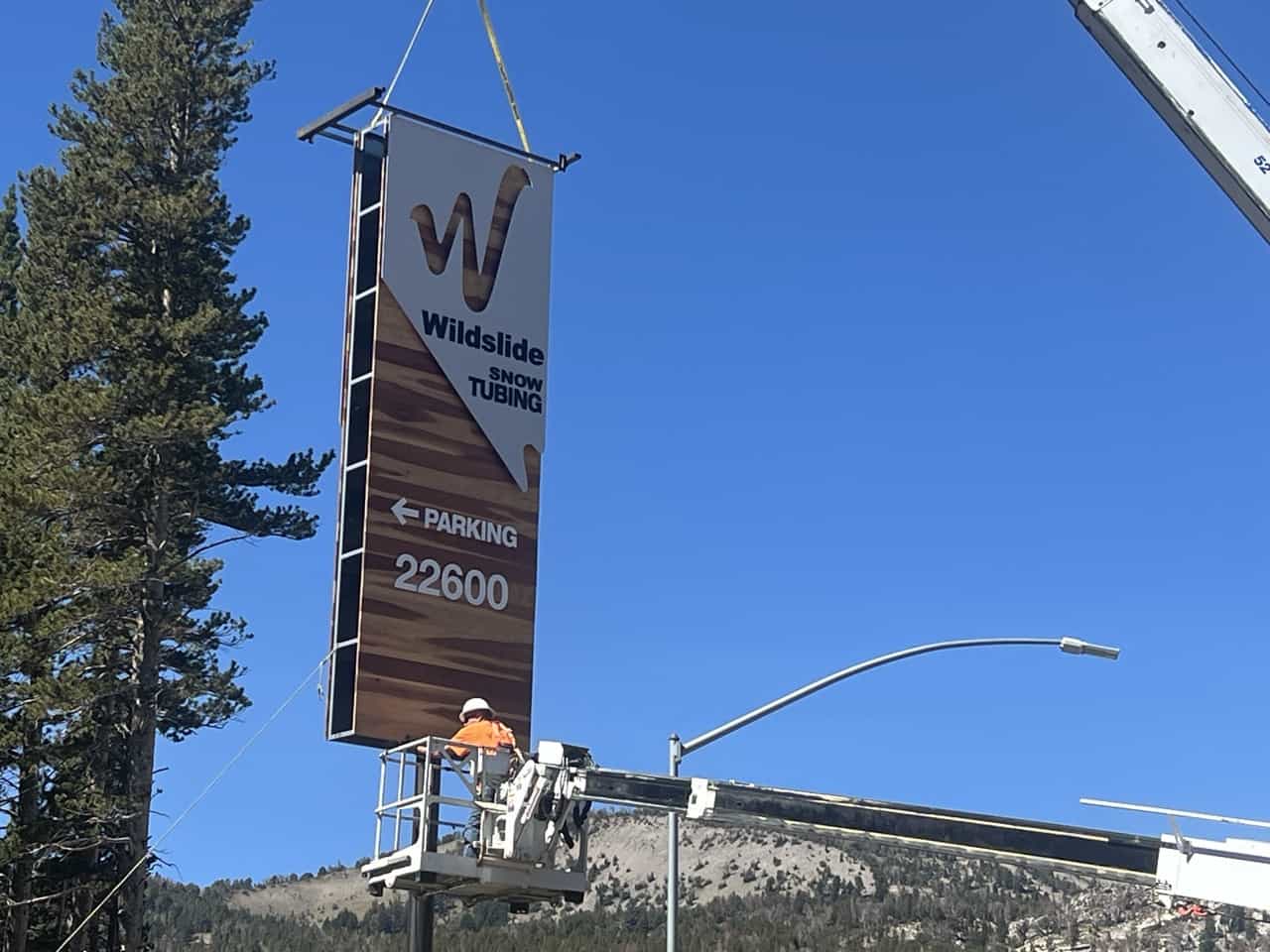 Signe d'entrée de glissement sauvage. | Photo: Mt. Rose Ski Tahoe avant l'hiver 2025-26