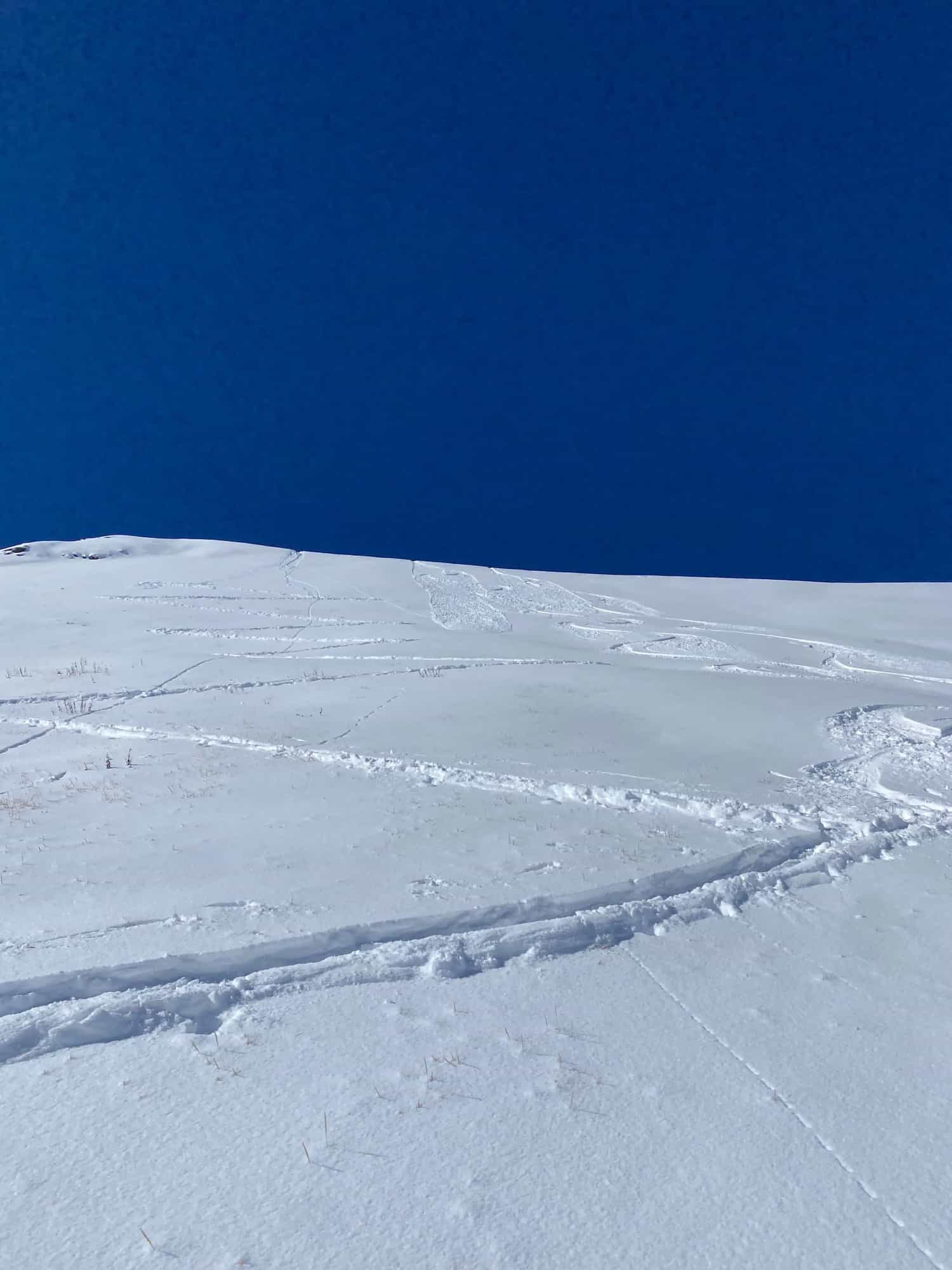 Première avalanche déclenchée par un skieur pour l'hiver 2025-26