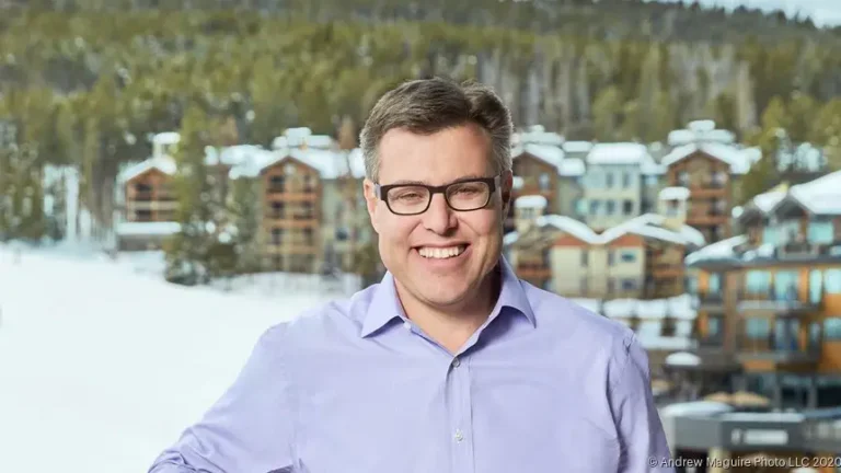 Le PDG de Vail Resorts, Rob Katz, parle des billets de remontée coûteux et de la foule lors d&rsquo;une interview avec le Wall Street Journal