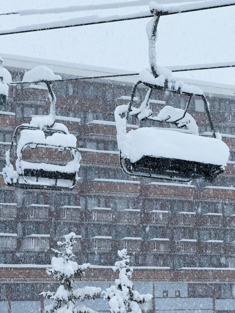 D’énormes chutes de neige de pré-saison dans les Alpes
