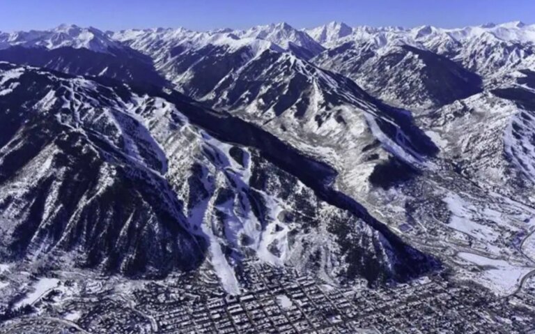 La famille qui possède tranquillement les montagnes de ski américaines