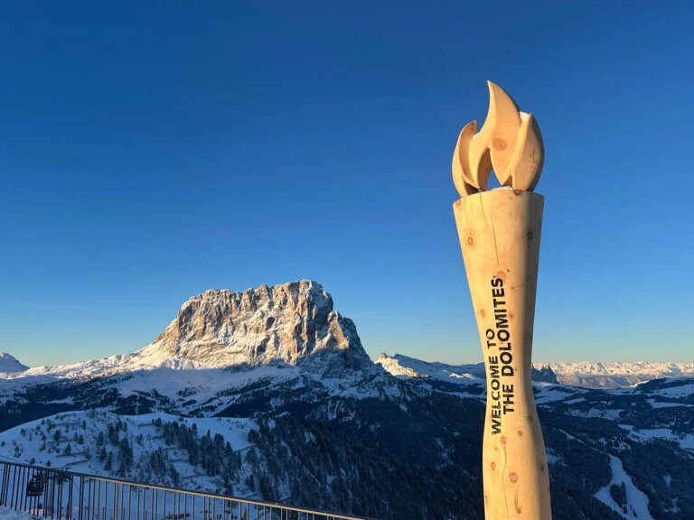 (PHOTOS) À la suite de la flamme olympique à travers les Dolomites italiennes