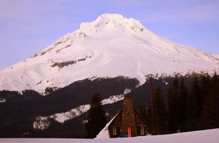 Mt. Hood Skibowl, Oregon, suspendra ses activités de ski et de randonnée en raison des températures chaudes et du manque de neige