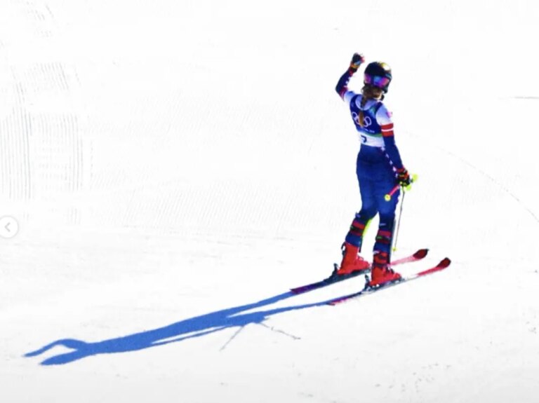 Mikaela Shiffrin remporte l&rsquo;or olympique en slalom, mettant ainsi fin à une sécheresse de 8 ans pour les médailles