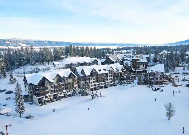 Le village animé de Tamarack. | Photo de : Tamarack Resort