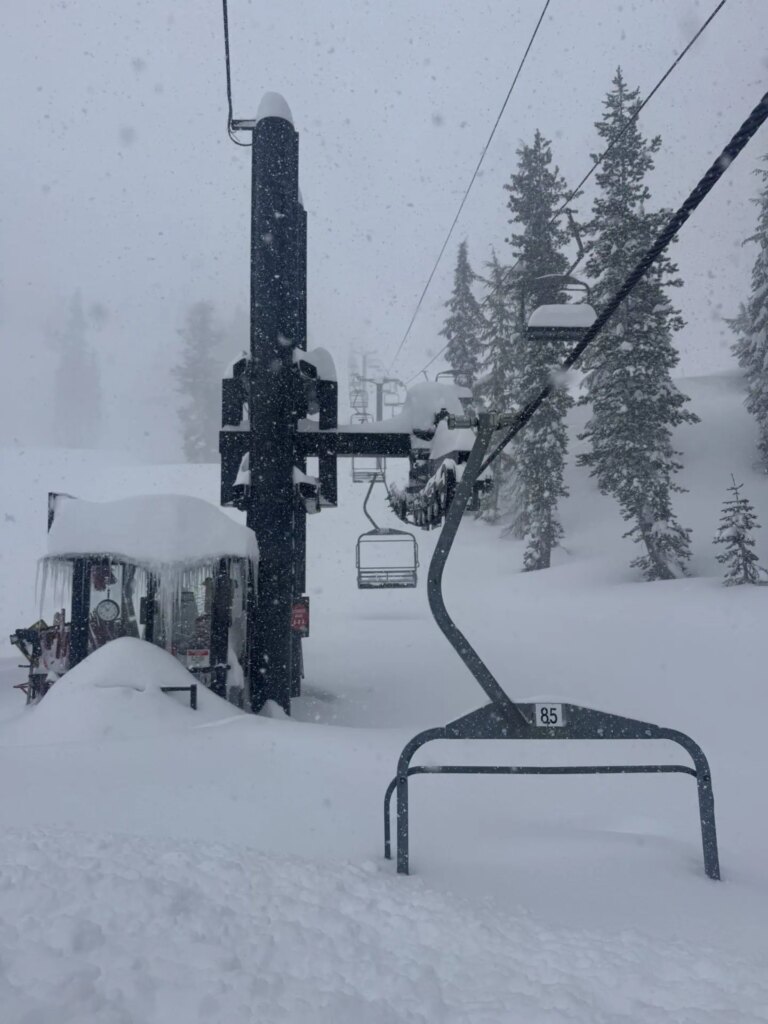 Une tempête historique déverse 9,5 pieds de neige sur Palisades Tahoe, en Californie, en 5 jours, le plus depuis 1970