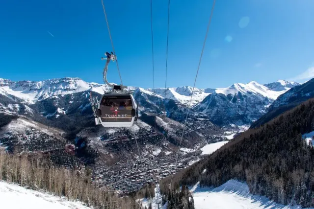 La télécabine déplace les skieurs autour de Telluride. Crédit photo : Le Denver Post