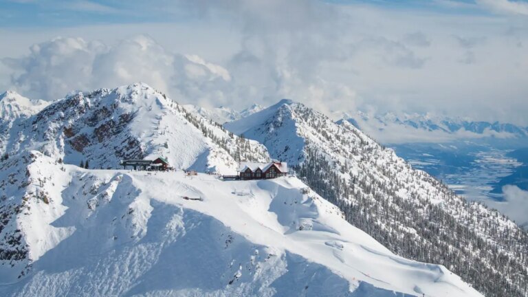 Comment Kicking Horse Mountain Resort, en Colombie-Britannique, stimule la progression dans les Rocheuses canadiennes