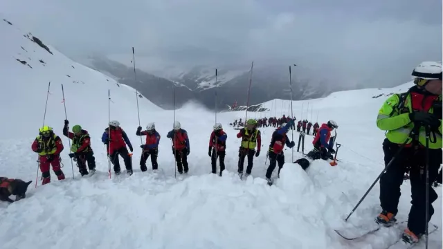 Ligne de sonde à l'avalanche du Val Ridanna