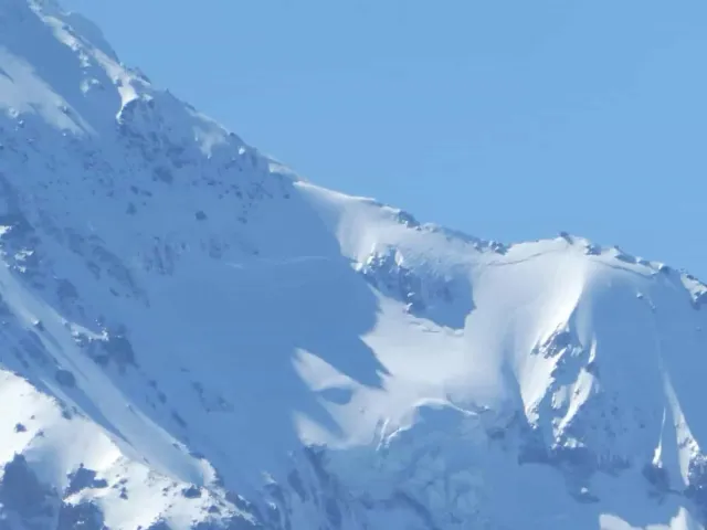 Couronne à 9 800 pieds du mont. avalanche de capot