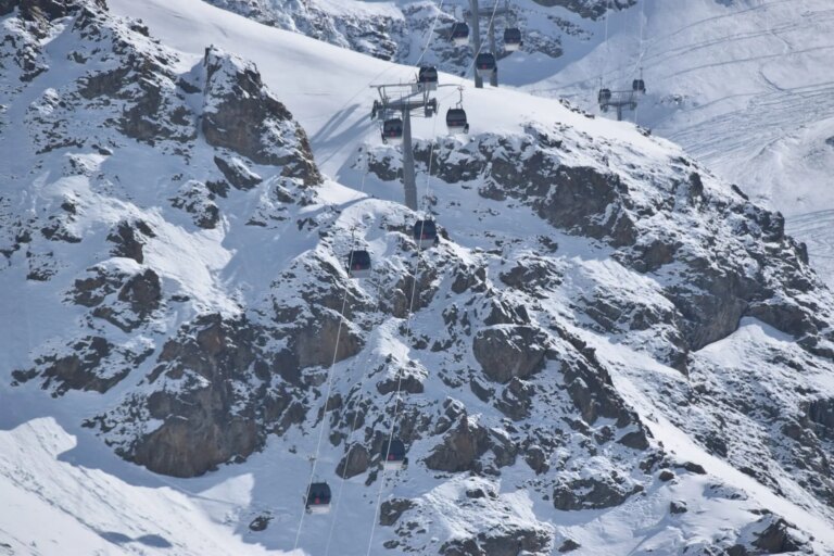 Les Deux Alpes, France, Reportage : une verticale sans fin, de la poudre de glacier et une montagne qui ne cesse de progresser