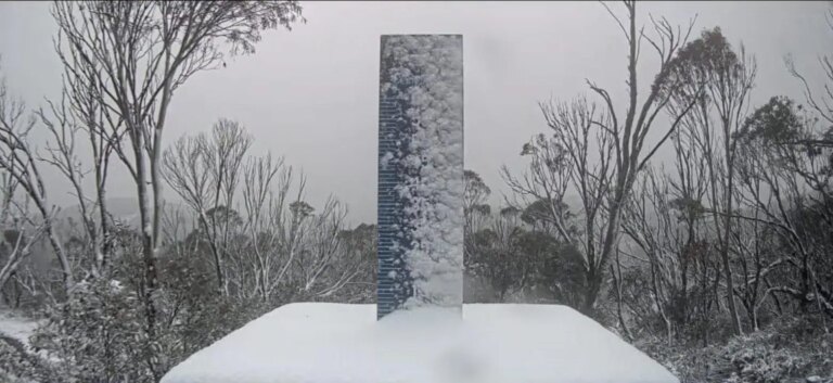 La première neige de l&rsquo;année tombe dans les 4 zones de villégiature de Perisher, en Australie