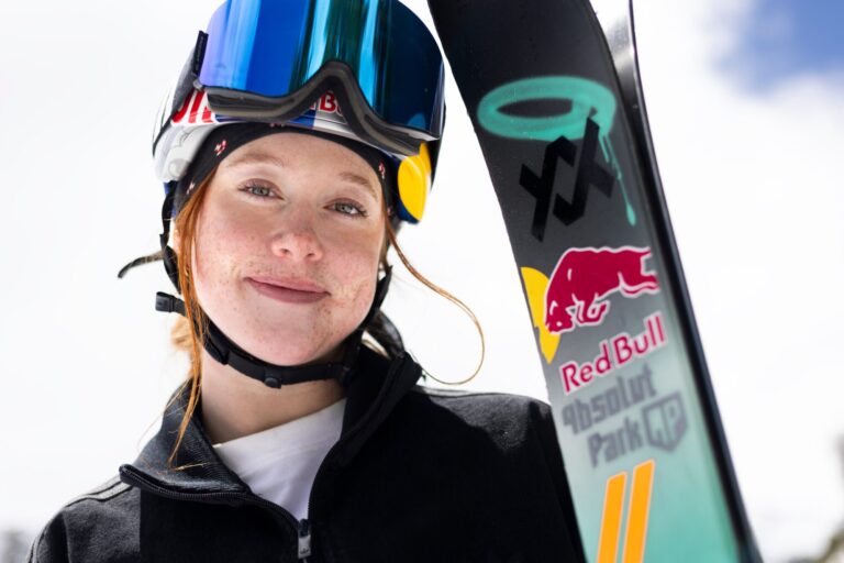 Kirsty Muir collectionne la tournée de Coupe du monde Park and Pipe 25-26 et remporte le Big Globe