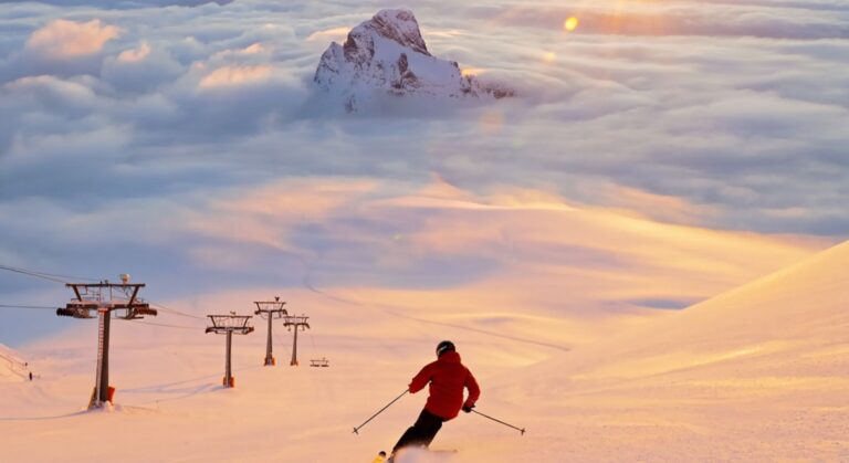 Le succès inattendu de cette station de ski d’une seule piste : un paysage magnifique au-dessus des nuages