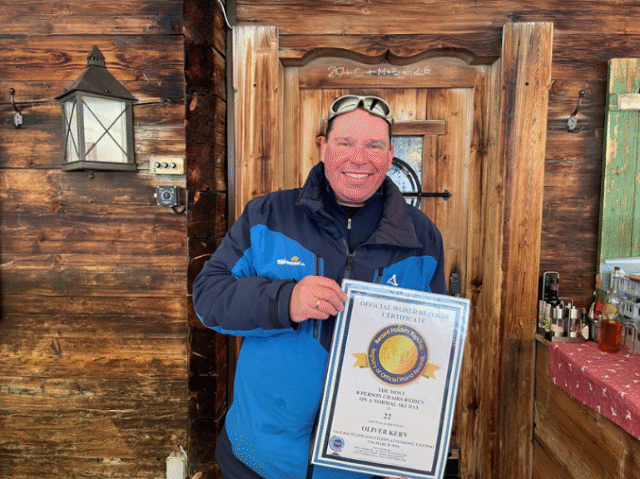 Un homme qui a parcouru plus de 1 000 domaines skiables établit un 10e record du monde