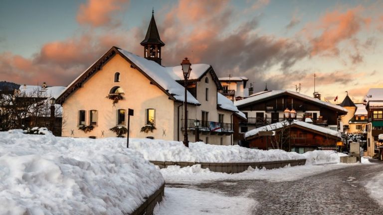 Location de chalet à Megève et Val d’Isère : le luxe au cœur des Alpes