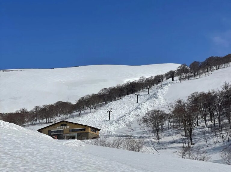 La station de ski japonaise Gassan, réservée à l&rsquo;été, lance des remontées mécaniques