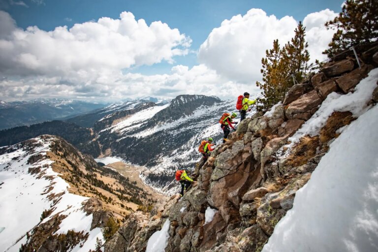 Les montagnes italiennes connaissent 528 accidents mortels et un nombre croissant de sauvetages en montagne en 2025