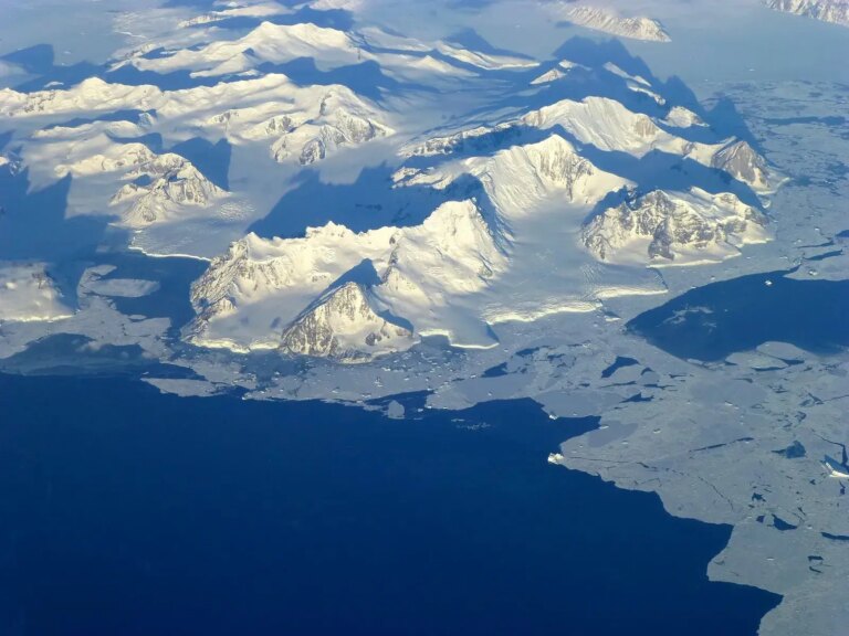Ces sommets alpins cachés sous la glace de l&rsquo;Antarctique sont plus hauts que les Alpes