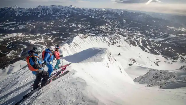 Laisser tomber le Grand Couloir. Crédit photo : Domaine skiable de Big Sky
