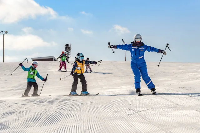 Enfants en cours de ski
