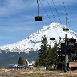La famille et les amis d&rsquo;un employé d&rsquo;entretien blessé dans un accident de télésiège à Mt. Hood Skibowl, OR, lancent une collecte de fonds