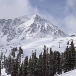 Le bassin Arapahoe du Colorado prolonge la saison de ski jusqu&rsquo;à la mi-mai après de nouvelles chutes de neige