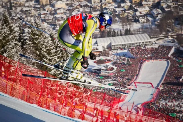 Aksel Lund Svindal se produit à la course de descente du Hahnenkamm à Kitzbuhel, en Autriche, le 26 janvier 2013 // samovidic.com/Red Bull Content Pool // P-20130127-00124 // Utilisation à des fins éditoriales uniquement // Veuillez vous rendre sur www.redbullcontentpool.com pour plus d'informations. //