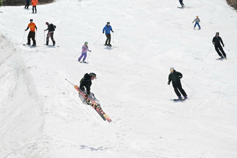 Camelback Mountain, Pennsylvanie, termine sa saison historique et record sur une bonne note avec le ski jusqu&rsquo;en mai