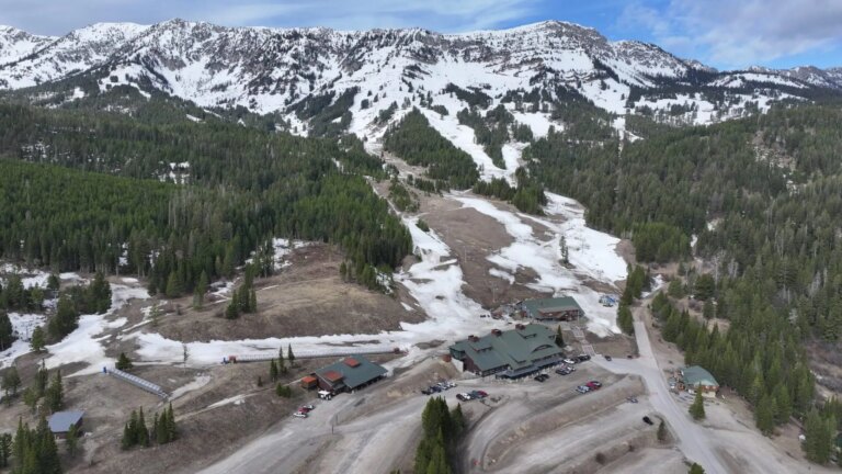 Bridger Bowl, MT, verse une prime de fin de saison au personnel après une fermeture anticipée