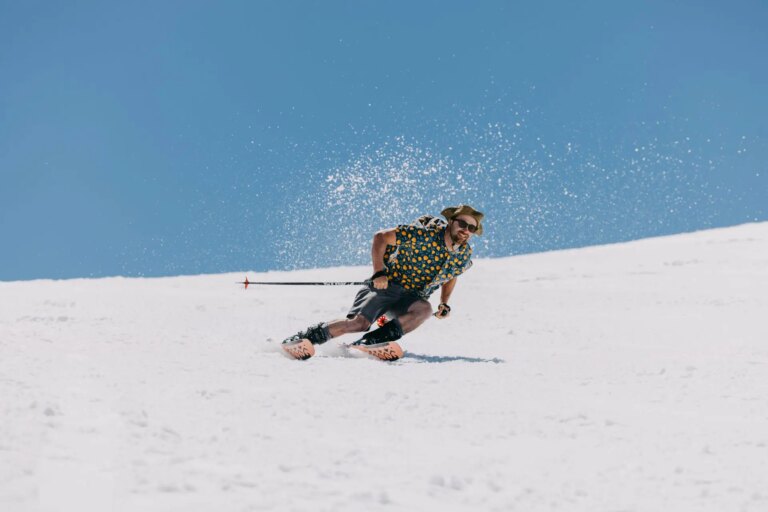 Mammoth Mountain, en Californie, prolonge le ski de printemps jusqu&rsquo;au 31 mai – et vous pouvez skier, faire du vélo et jouer au golf en une seule journée