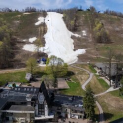 Victor Glacier à Boyne Mountain, Michigan, toujours en pleine forme avec son intention de skier jusqu&rsquo;au Memorial Day