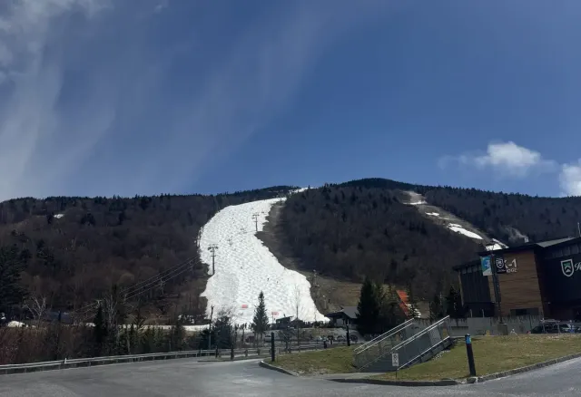 Killington est l'une des rares stations de ski encore ouvertes en Amérique du Nord